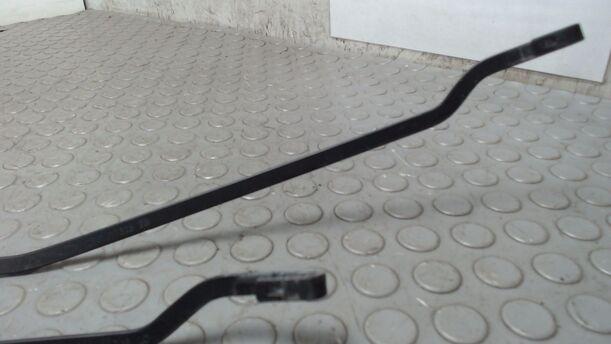 Foto: SCHEIBENWISCHERARME VORN eines Ford Fiesta 1.3 GL 1,8 E