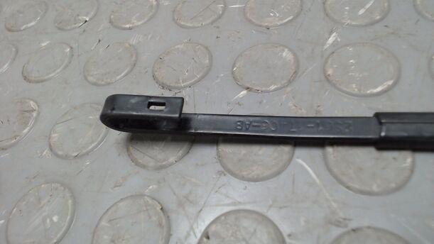 Foto: SCHEIBENWISCHERARM HINTEN eines Ford Fiesta 1.3 GL 1,8 E