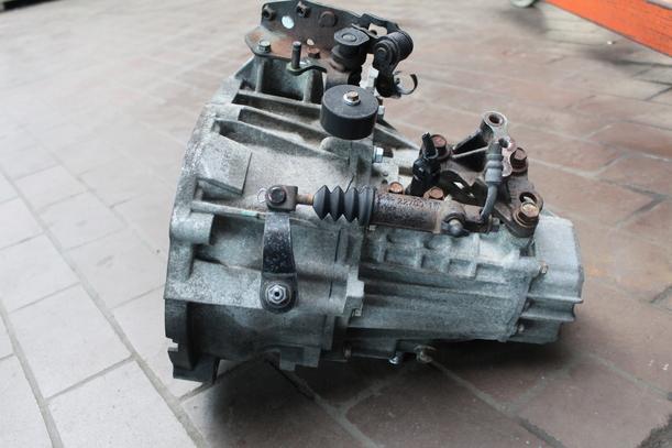 Foto: SCHALTGETRIEBE 5-GANG eines Hyundai Getz 1.1