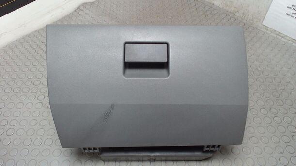 Foto: HANDSCHUHFACH eines Ford Fiesta 1.3 GL 1,8 E