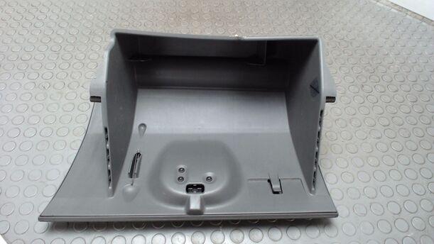 Foto: HANDSCHUHFACH eines Ford Fiesta 1.3 GL 1,8 E