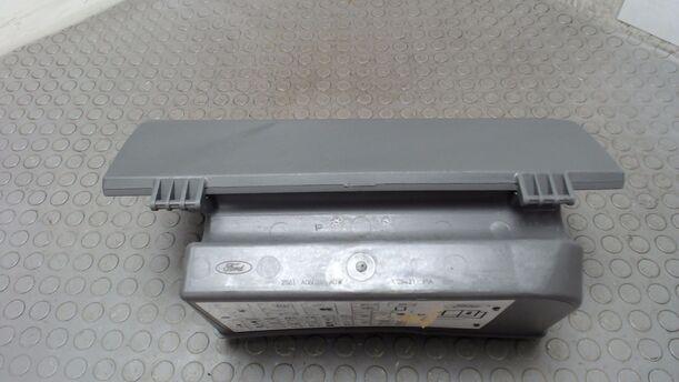 Foto: HANDSCHUHFACH eines Ford Fiesta 1.3 GL 1,8 E
