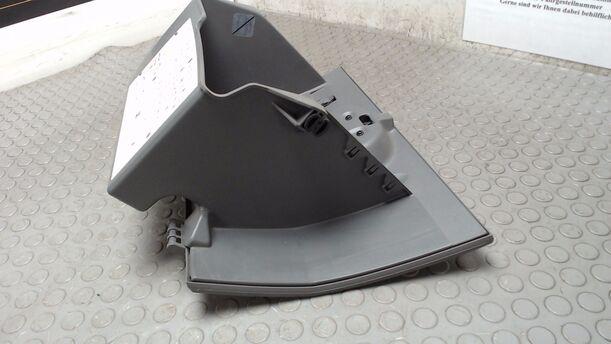 Foto: HANDSCHUHFACH eines Ford Fiesta 1.3 GL 1,8 E