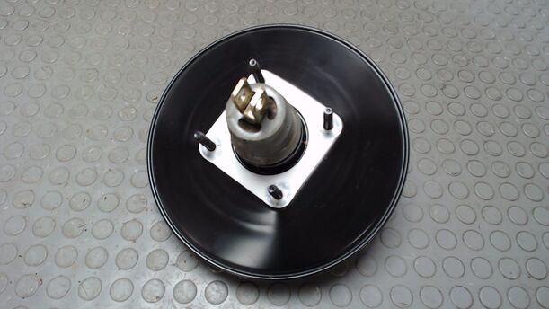 Foto: BREMSKRAFTVERSTÄRKER eines Ford Fiesta 1.3 GL 1,8 E