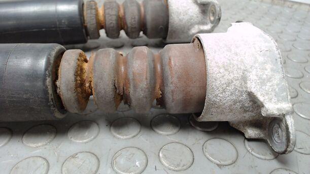 Foto: STOSSDÄMPFERPAAR eines Ford Fiesta 1.3 GL 1,8 E