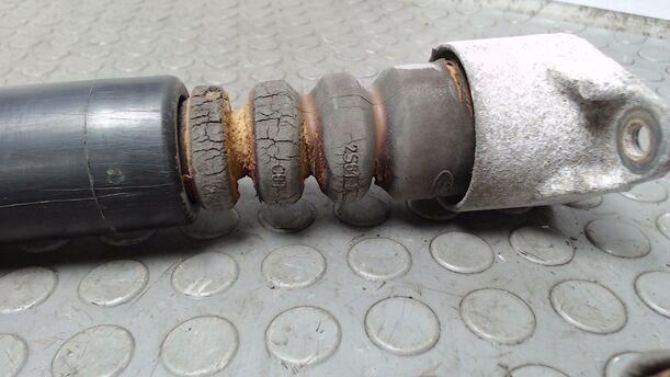 Foto: STOSSDÄMPFERPAAR eines Ford Fiesta 1.3 GL 1,8 E