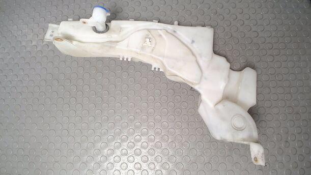 Foto: SCHEIBENWASCHBEHÄLTER eines Ford Focus 2.0 TDCi GL 1,8 E