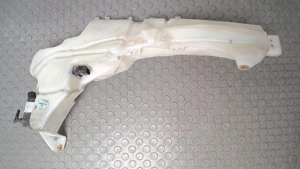 Foto: SCHEIBENWASCHBEHÄLTER eines Ford Focus 2.0 TDCi GL 1,8 E