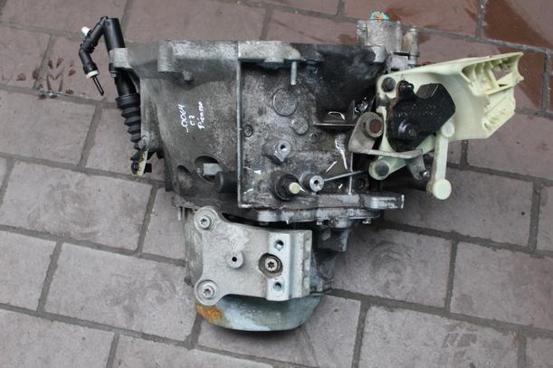 Foto: SCHALTGETRIEBE 5-GANG eines Citroen C3 Picasso HDi 90 FAP