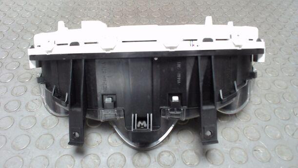 Foto: TACHOEINHEIT / KOMBIINSTRUMENT eines Mitsubishi Colt CZ3 1.1