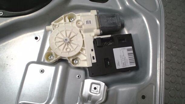 Foto: FENSTERHEBER ELEKTRISCH VORN RECHTS ( 4/5 TÜRER ) eines Ford Focus 2.0 TDCi
