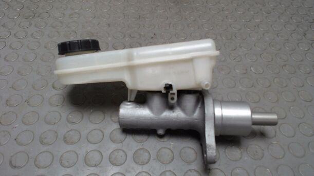 Foto: HAUPTBREMSZYLINDER eines Mitsubishi Colt CZ3 1.1