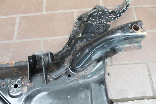Foto: VORDERACHSE/ ACHSE VORN eines Citroen C4 1.4 16V