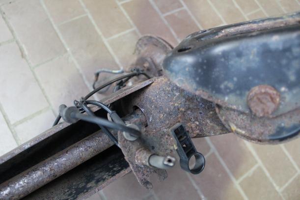 Foto: HINTERACHSE eines Citroen C4 1.4 16V