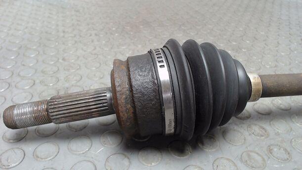 Foto: ANTRIEBSWELLE LINKS eines Mitsubishi Colt CZ3 1.1
