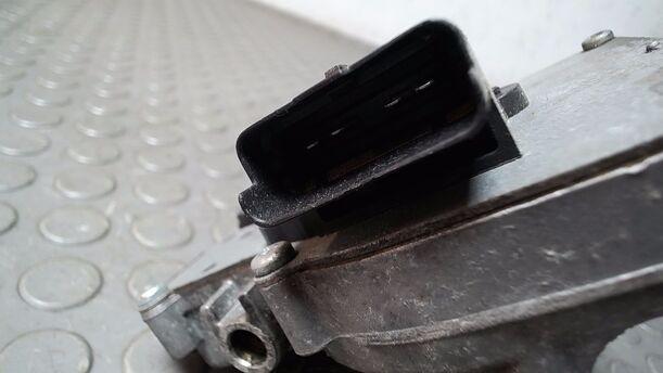 Foto: SCHEIBENWISCHERMOTOR VORN eines Citroen C4 1.4 16V