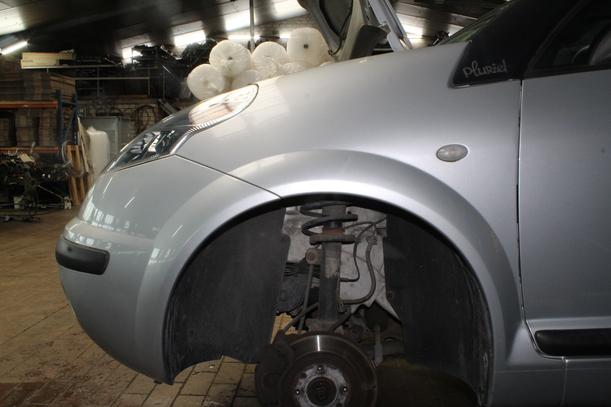 Foto: KOTFLÜGEL LINKS eines Citroen C3 Pluriel 1.4