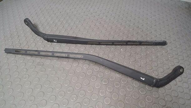 Foto: SCHEIBENWISCHERARME VORN eines Citroen C4 1.4 16V