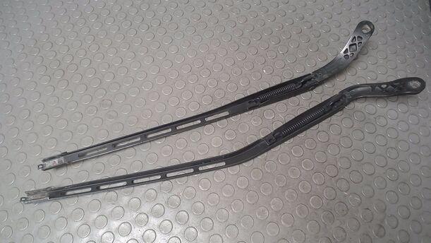 Foto: SCHEIBENWISCHERARME VORN eines Citroen C4 1.4 16V