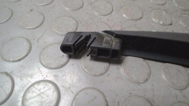Foto: SCHEIBENWISCHERARM HINTEN eines Citroen C4 1.4 16V