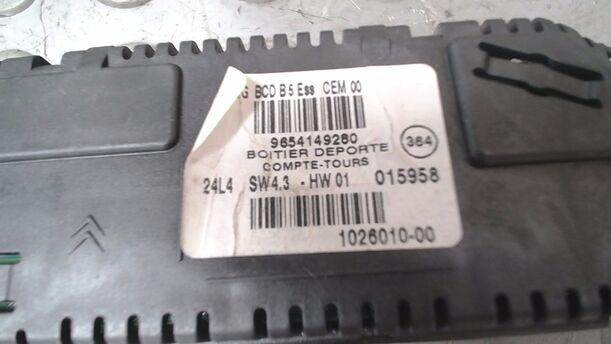 Foto: INFODISPLAY/ BILDSCHIRM eines Citroen C4 1.4 16V