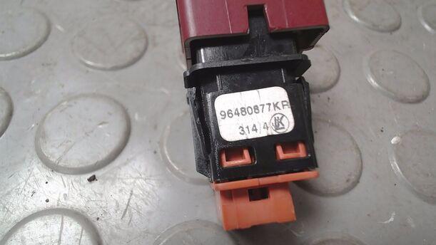 Foto: SCHALTER WARNBLINKANLAGE/ WARNBLINKSCHALTER eines Citroen C4 1.4 16V