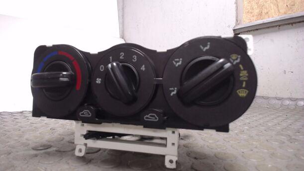 Foto: HEIZUNGSBETÄTIGUNG eines Hyundai Getz 1.1