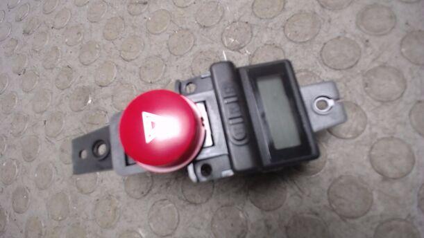 Foto: WARNBLINKSCHALTER / UHR eines Hyundai Getz 1.1