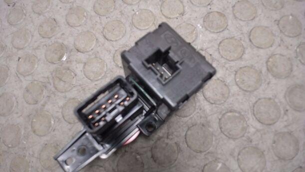 Foto: WARNBLINKSCHALTER / UHR eines Hyundai Getz 1.1