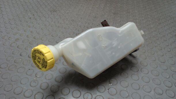 Foto: HAUPTBREMSZYLINDER eines Citroen C3 Pluriel 1.4