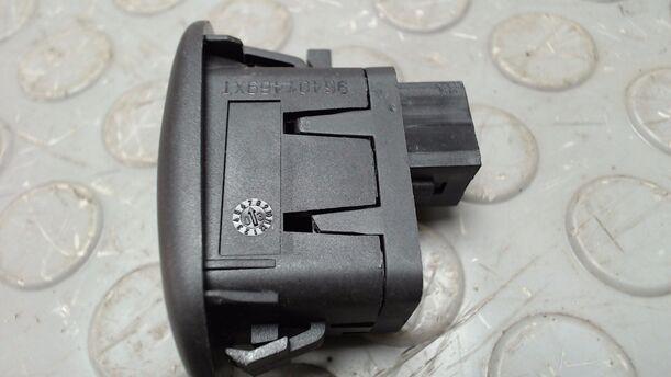 Foto: FENSTERHEBERSCHALTER eines Citroen C3 Pluriel 1.4