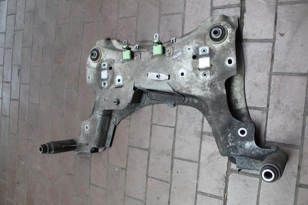 Foto: VORDERACHSTRÄGER /  ACHSE VORN eines Renault Scenic dCi 130 FAP