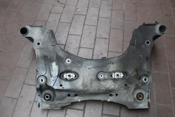 Foto: VORDERACHSTRÄGER /  ACHSE VORN eines Renault Scenic dCi 130 FAP