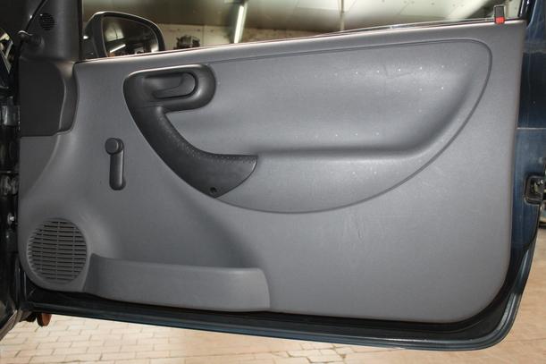 Foto: TÜR VORN RECHTS (2/3-TÜRER) eines Opel Corsa 1.0 12V