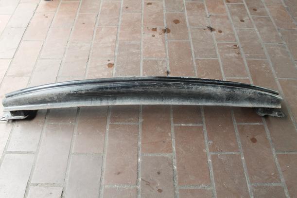Foto: VERSTÄRKUNG HINTEN eines VW Eos 2.0 FSI