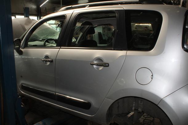 Foto: TÜR HINTEN LINKS eines Citroen C3 Picasso HDi 90 FAP I-WAY +