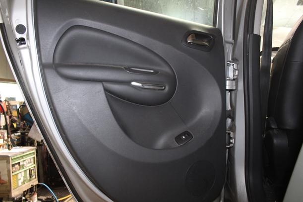 Foto: TÜR HINTEN LINKS eines Citroen C3 Picasso HDi 90 FAP I-WAY +