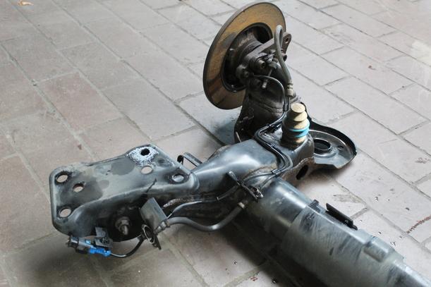 Foto: HINTERACHSE / ACHSE HINTEN eines Citroen C3 Picasso HDi 90 FAP I-WAY +