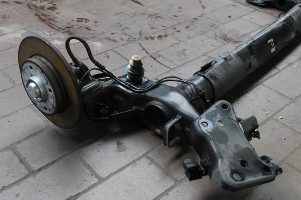 Foto: HINTERACHSE / ACHSE HINTEN eines Citroen C3 Picasso HDi 90 FAP I-WAY +