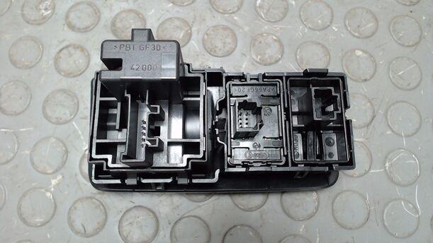Foto: SCHALTER LEUCHTWEITENREGULIERUNG eines Renault Scenic dCi 130 FAP I-WAY +