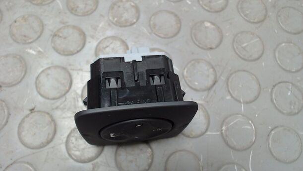 Foto: SCHALTER BORDCOMPUTER / BEDIENEINHEIT eines Renault Scenic dCi 130 FAP I-WAY +