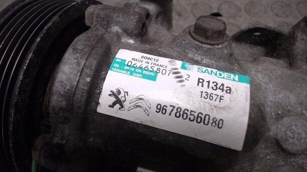 Foto: KOMPRESSOR KLIMAANLAGE eines Citroen C3 Picasso HDi 90 FAP I-WAY +