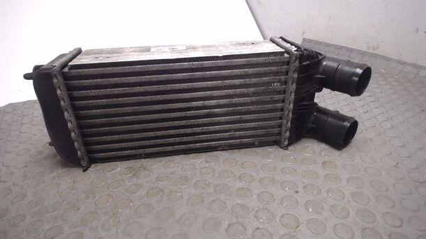 Foto: LADELUFTKÜHLER eines Citroen C3 Picasso HDi 90 FAP I-WAY +