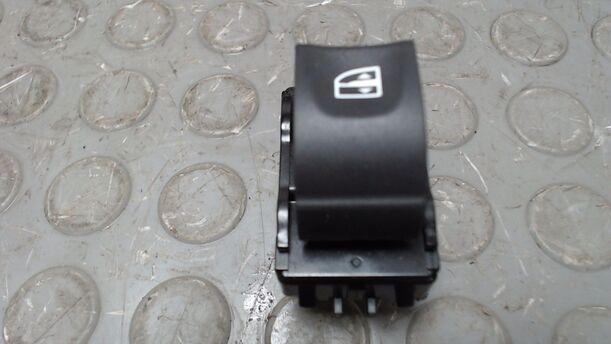 Foto: FENSTERHEBERSCHALTER eines Renault Scenic dCi 130 FAP I-WAY +