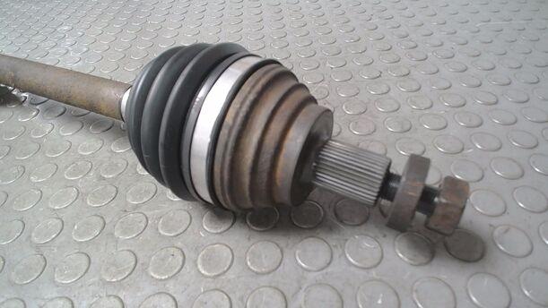 Foto: ANTRIEBSWELLE LINKS eines VW Eos 2.0 FSI I-WAY +