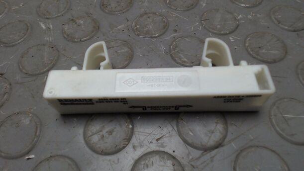 Foto: ANTENNEN VERSTÄRKER eines Renault Scenic dCi 130 FAP I-WAY +