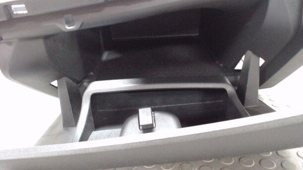 Foto: HANDSCHUHFACH eines Renault Scenic dCi 130 FAP I-WAY +