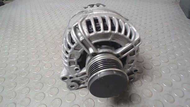 Foto: LICHTMASCHINE ( ZUBEHÖR / 140A ) eines VW Eos 2.0 FSI