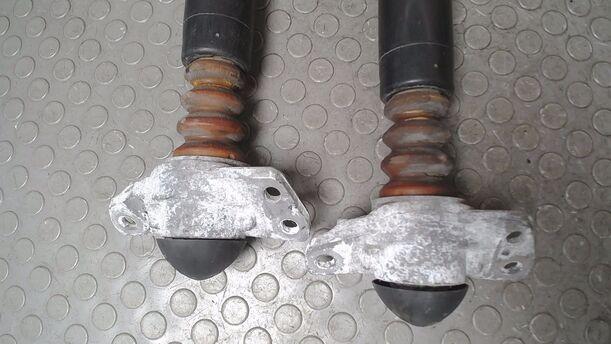 Foto: STOSSDÄMPFERPAAR HINTEN/ STOSSDÄMPFER HINTEN eines VW Eos 2.0 FSI