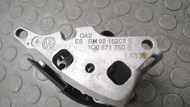 Foto: ADAPTER VERDECKVERSCHLUSS RECHTS eines VW Eos 2.0 FSI